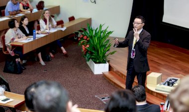 Charles Bark在新加坡INSEAD人工智能论坛发表演讲