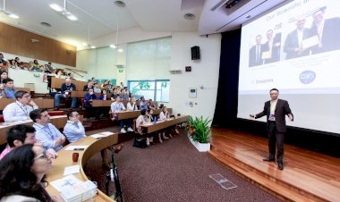 Charles Bark delivers a keynote speech at INSEAD AI Forum Singapore
